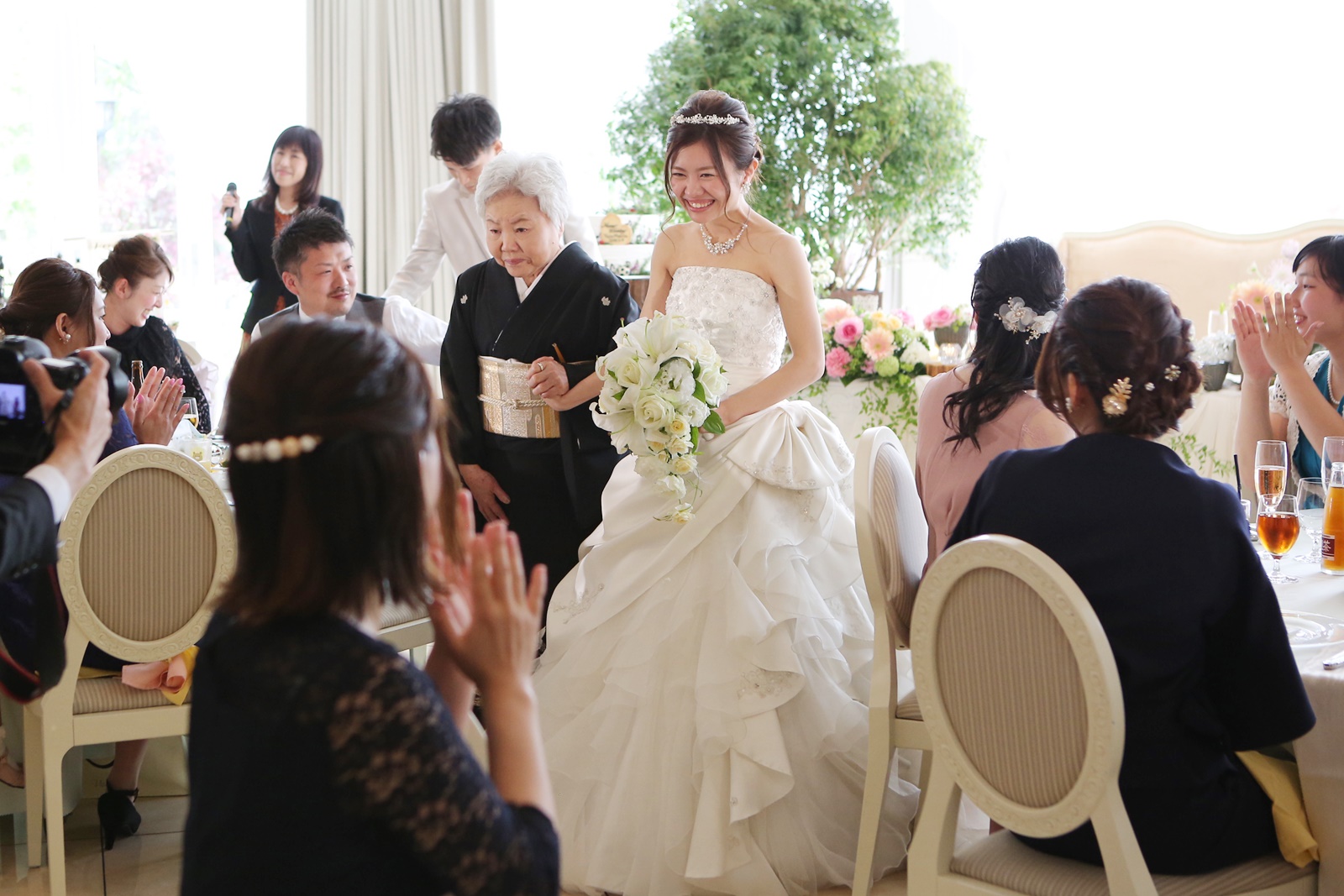 お色直し退場のエスコートは ニュース ブログ 公式 ヴィラ アンジェリカ 滋賀 近江八幡の結婚式場