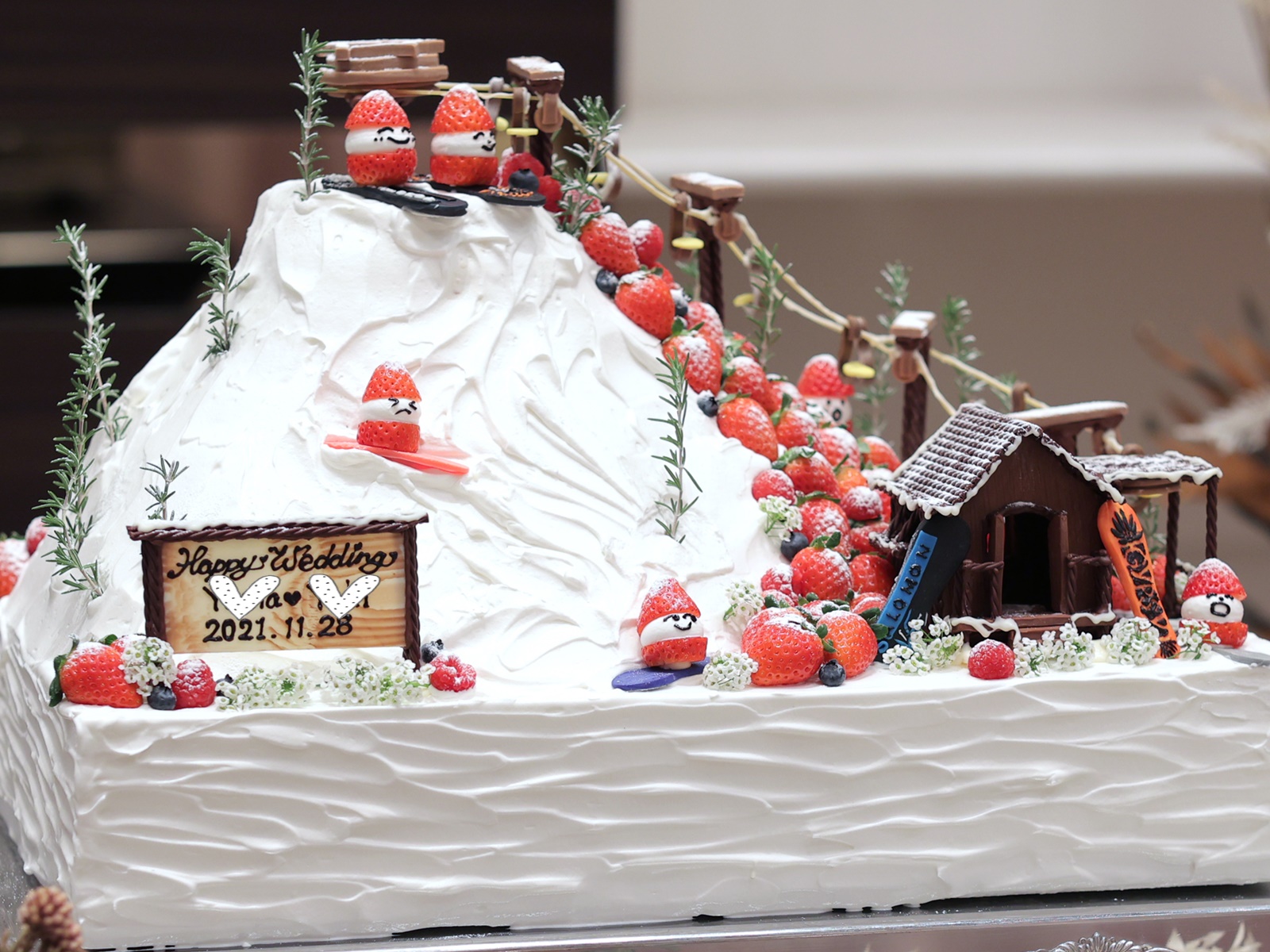 ゲレンデをイメージしたウェディングケーキ ニュース ブログ 公式 ヴィラ アンジェリカ 滋賀 近江八幡の結婚式場