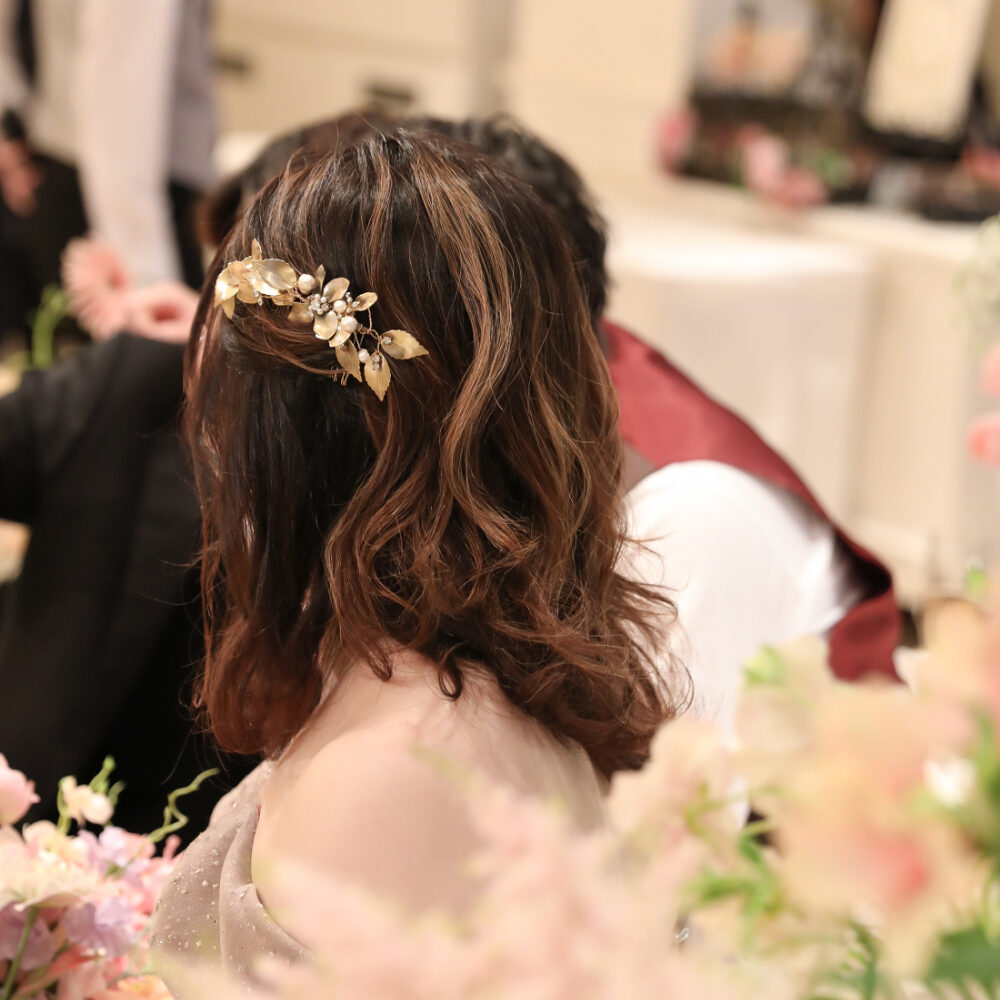 結婚式で輝くミディアムヘアのアレンジとスタイリング術 - 滋賀・近江